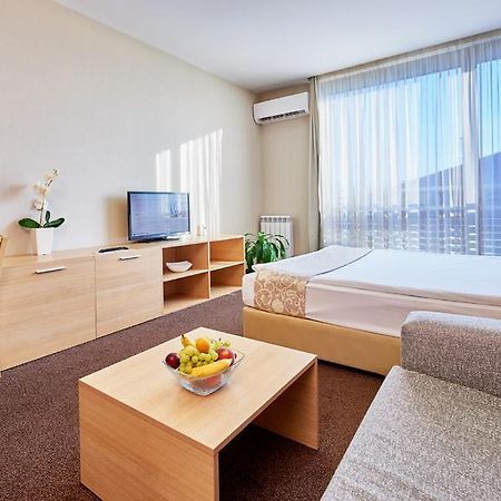 ラッキー バンスコ アパートホテル エクステリア 写真 A hotel room