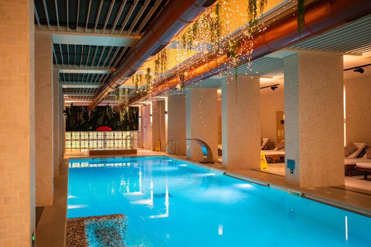 ラッキー バンスコ アパートホテル エクステリア 写真 The swimming pool at the hotel