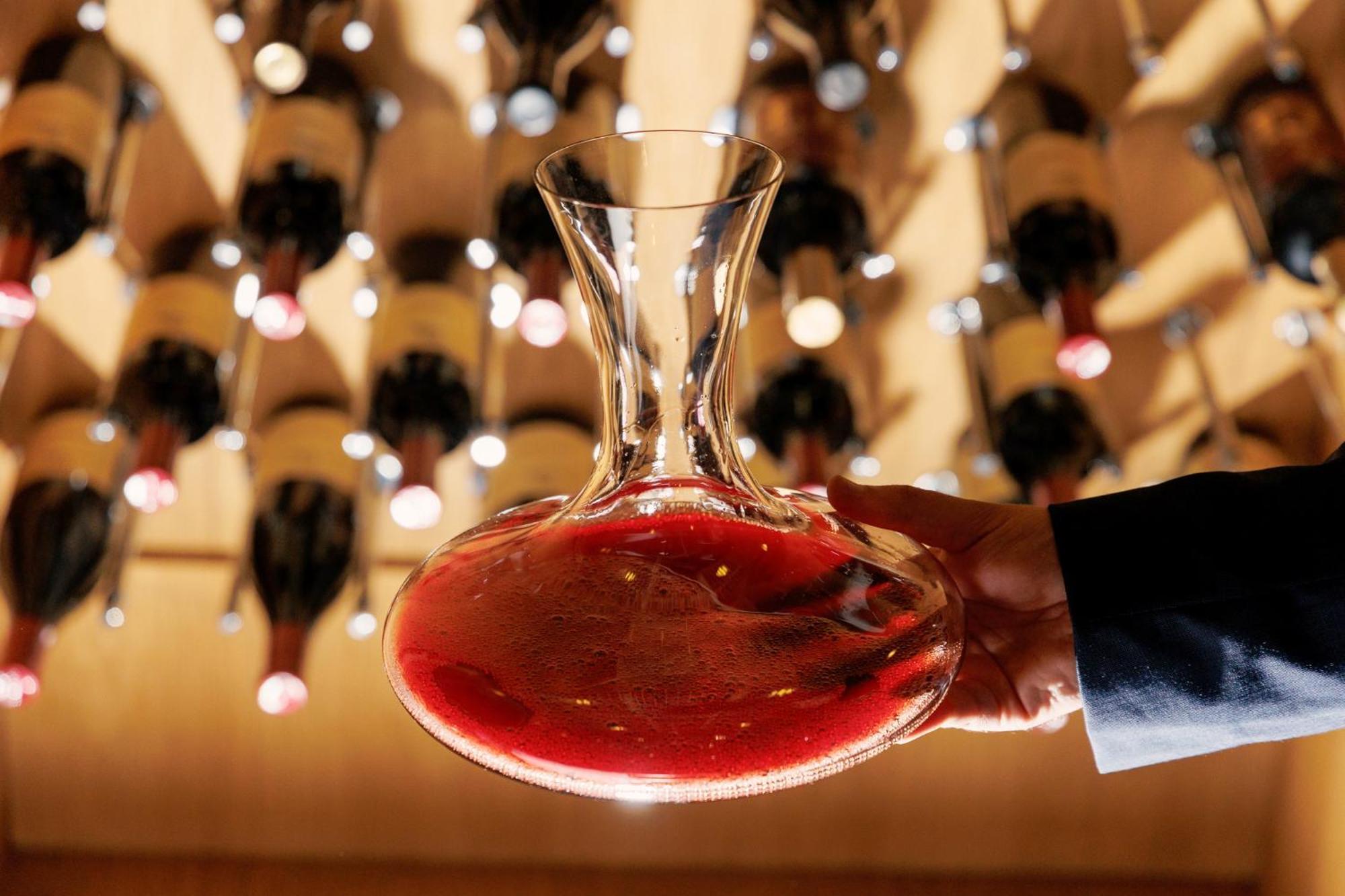 ラッキー バンスコ アパートホテル エクステリア 写真 A wine decanter