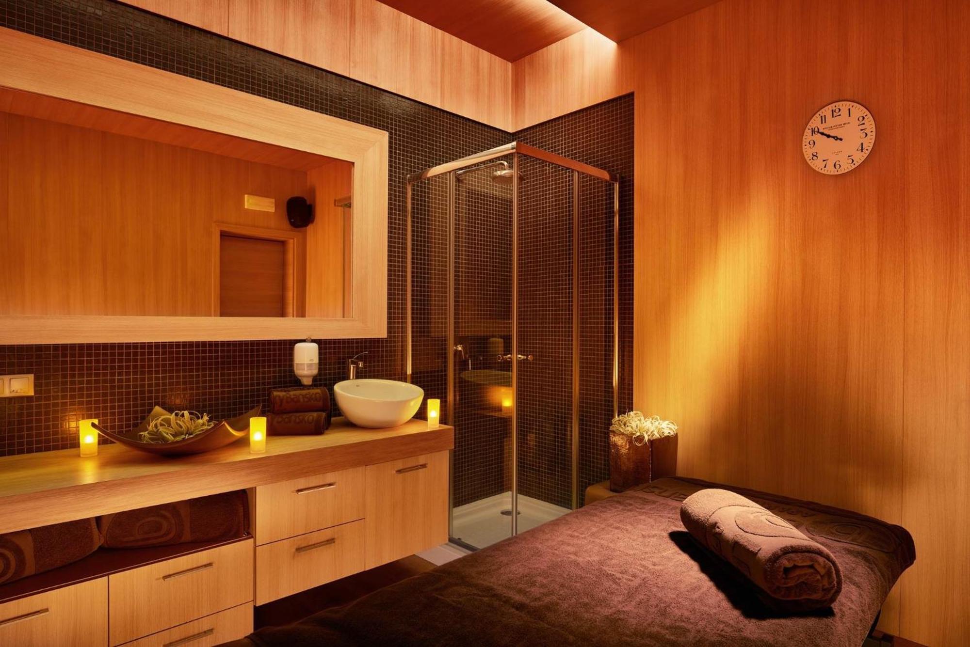 ラッキー バンスコ アパートホテル エクステリア 写真 A treatment room at a spa