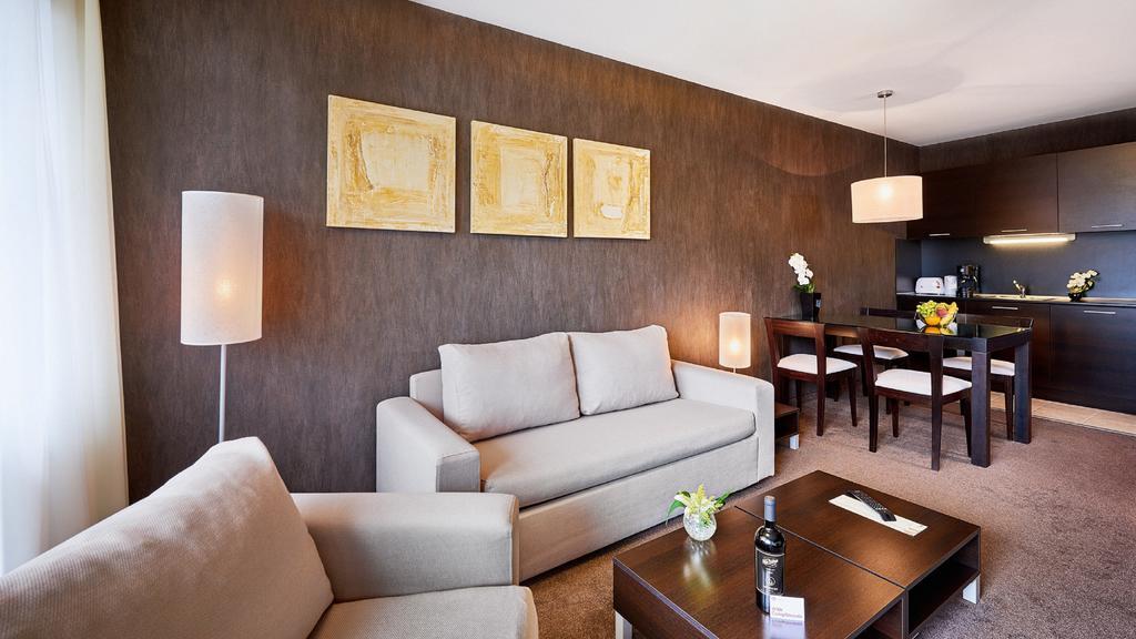 ラッキー バンスコ アパートホテル エクステリア 写真 A living room at the Mandarin Oriental, Munich